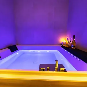 Elite & Hydromassage Pool Affittacamere